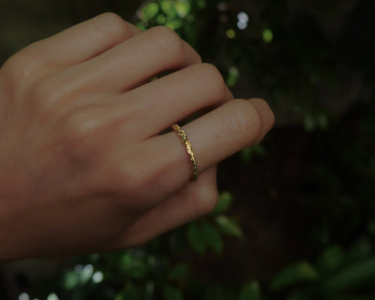 Zero Ring — worn alone on a hand outdoors.