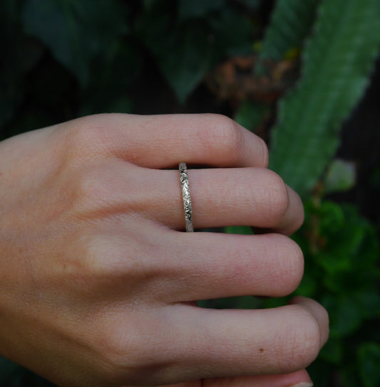Little Scrolling Band Silver